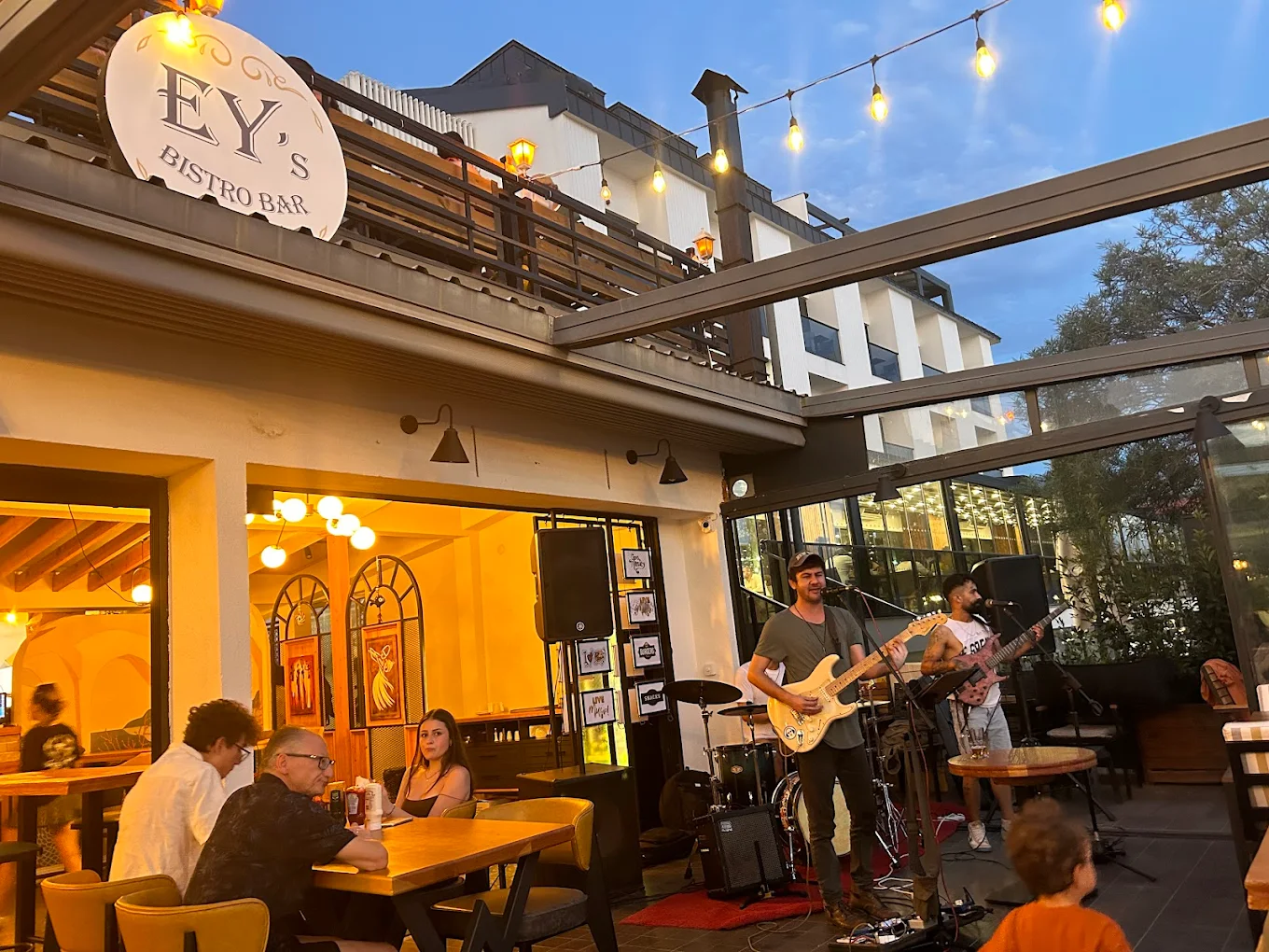 EY's Cafe-Bistro